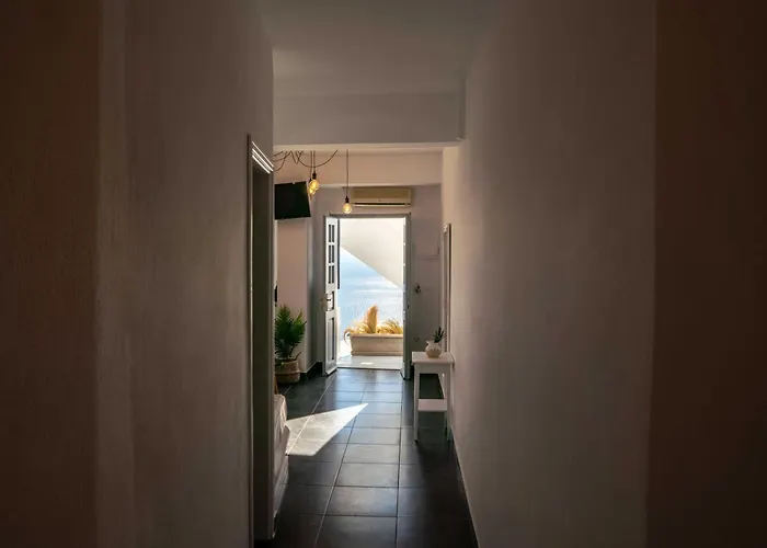 Alojamento de Acomodação e Pequeno-almoço La Roka, Cliffside Memories Imerovigli (Santorini)