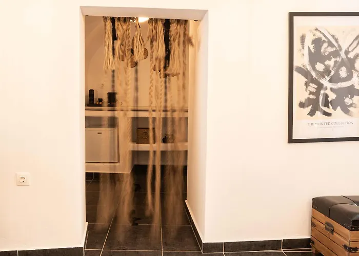 La Roka, Cliffside Memories Imerovigli (Santorini)