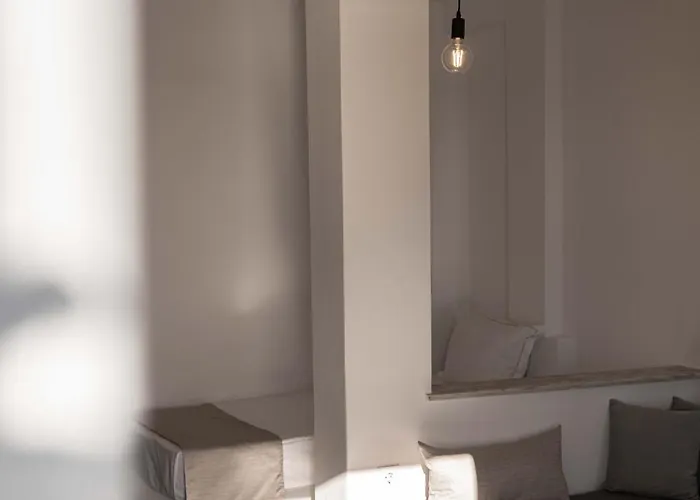 La Roka, Cliffside Memories Bed & Breakfast